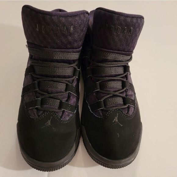 JORDAN  GRADE  SCHOOL BOYS' MAX AURA SNEAKER BOOT - Picture 1 of 16